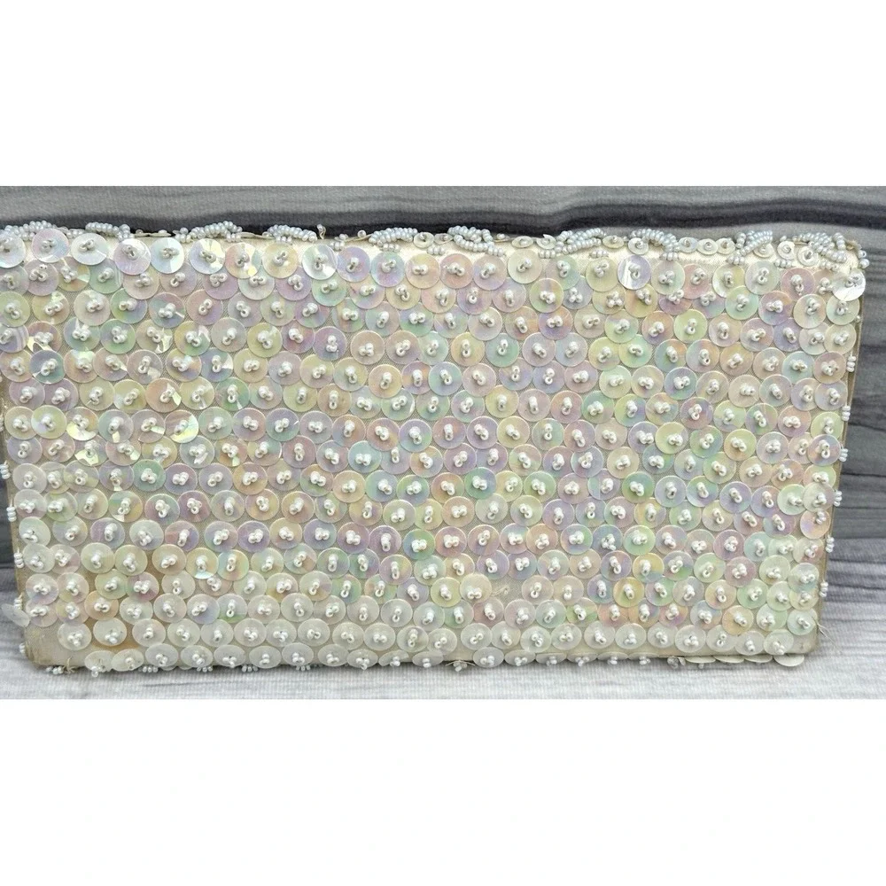 VINTAGE BEADED AND SEQUIN CLUTCH PURSE - HAND‎ MADE IN HONG KONG   *37